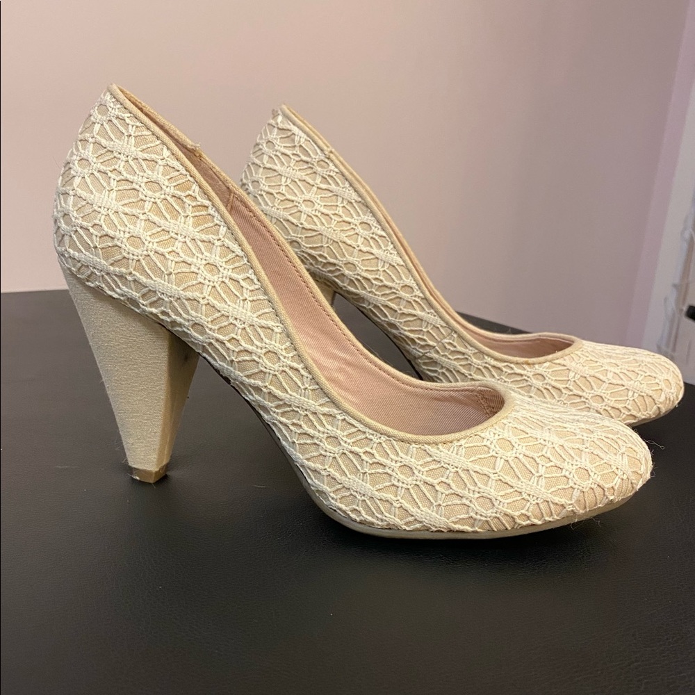 Cream-Coloured Lace Pumps - Call It Spring
